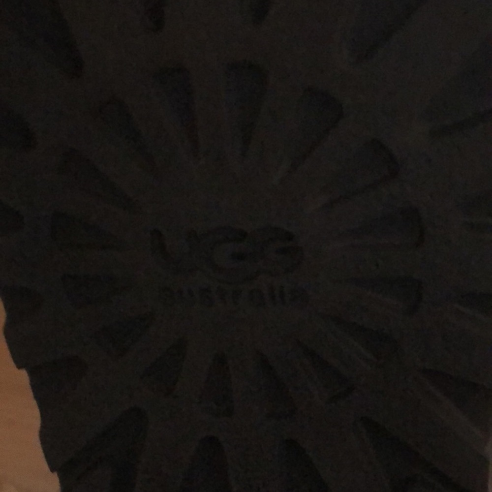 🚫SOLD🚫Classic Short UGGs - Picture 15 of 17